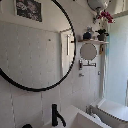 住宿加早餐酒店 Miky M House 卡利亚里